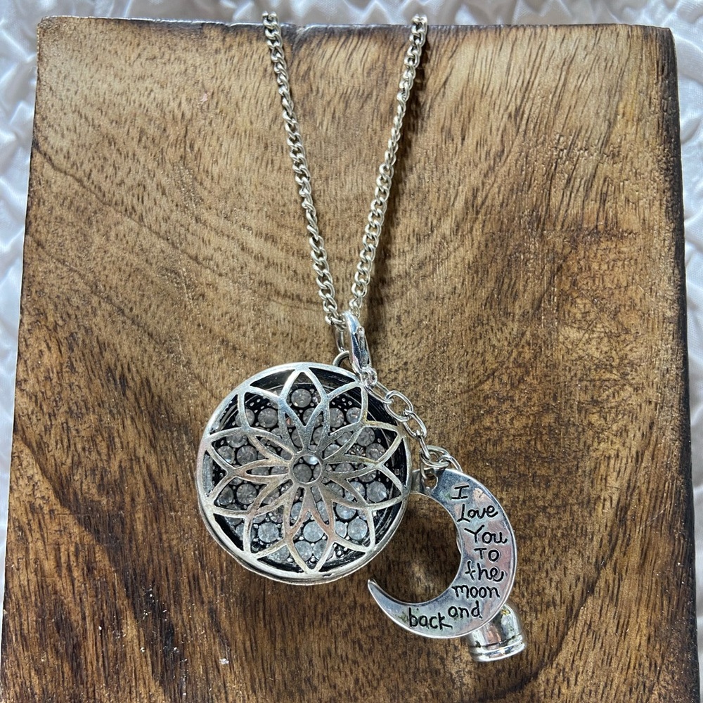 Silver Pendant Necklace with Moon Charm Pre Owned 17in Length